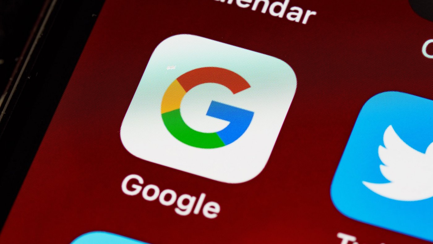 Google app needs to acquire a compass in order to locate objects efficiently.